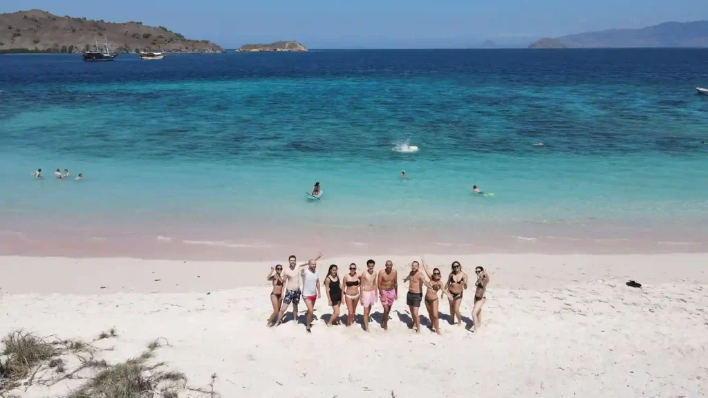 Pink Beach Labuan Bajo | IndonesiaJuara Trip