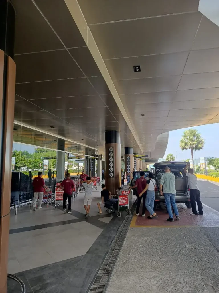 Pilihan Transportasi Bandara Labuan Bajo | Komodo Airport VIP transfer