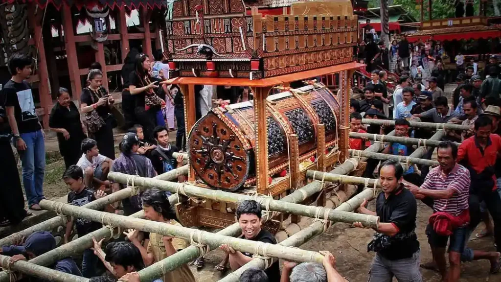Ma'palao Ritual Adat Rambu Solo Suku Toraja (source: Instagram @visit_sulsel)
