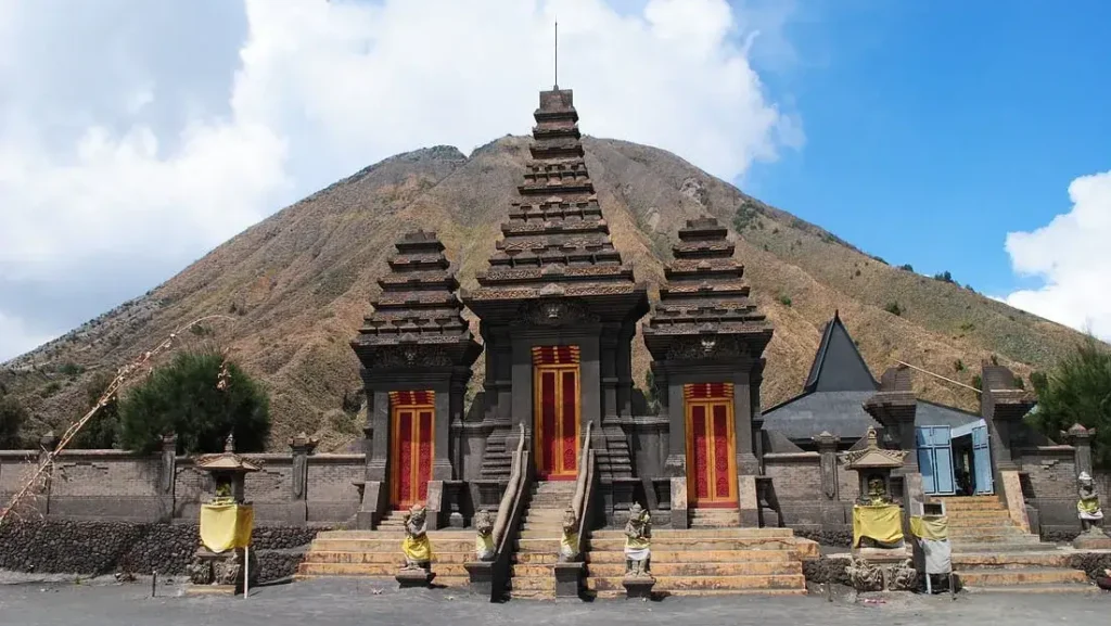 Pura Luhur Poten Bromo (source: tripadvisor.co.id)