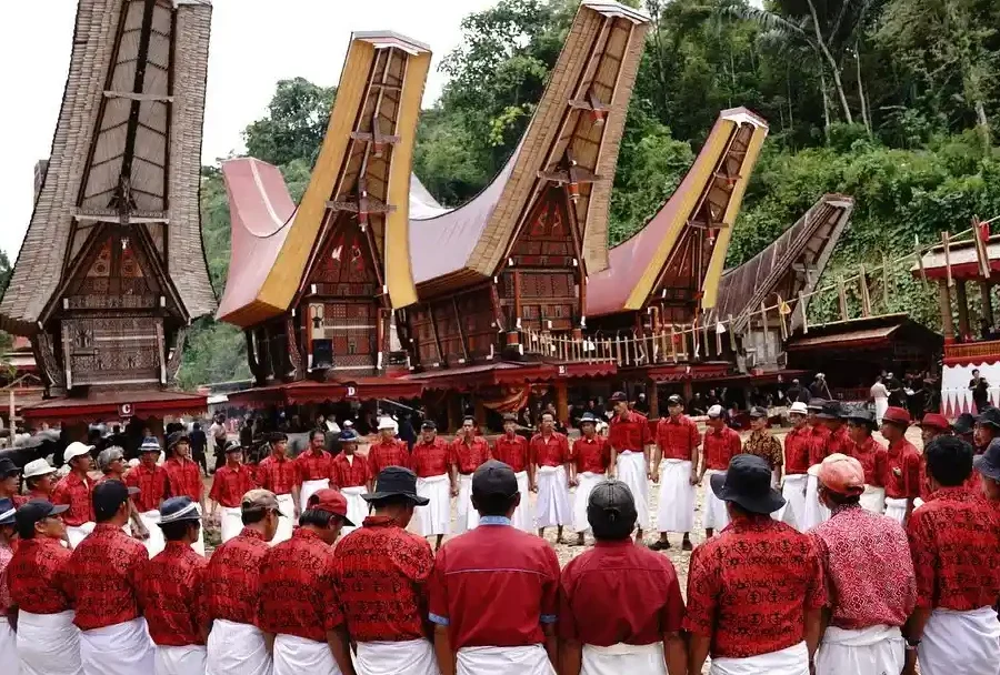 Rambu Solo Pemakaman Megah Suku Toraja (source: Instagram @petchpacker)