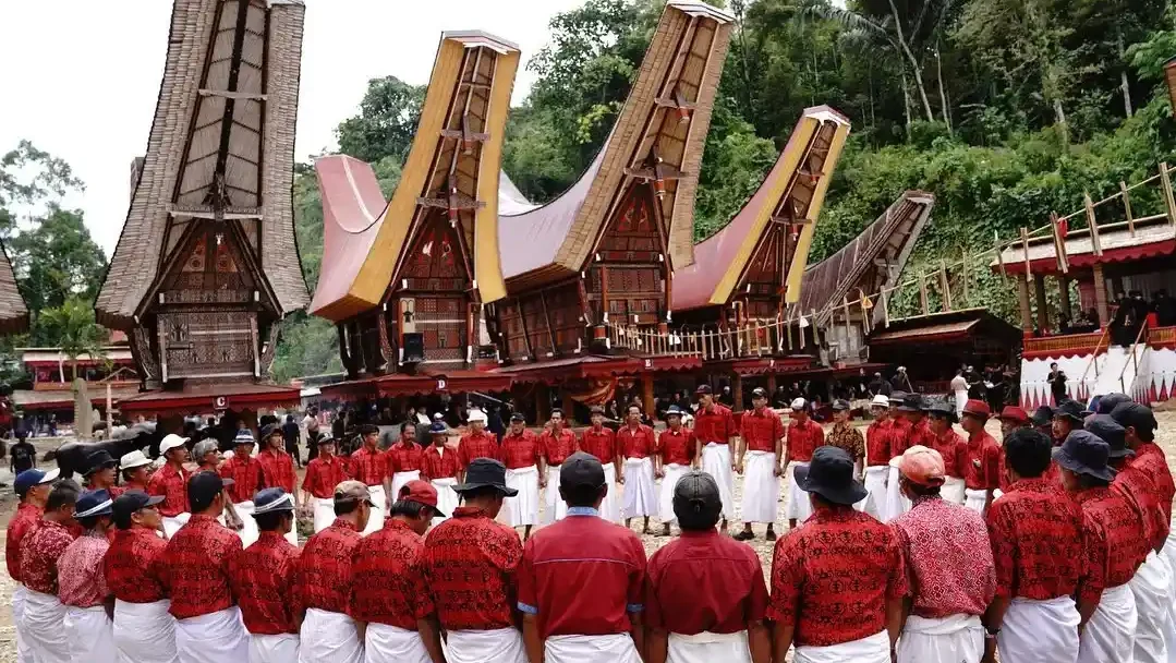 Rambu Solo Pemakaman Megah Suku Toraja (source: Instagram @petchpacker)