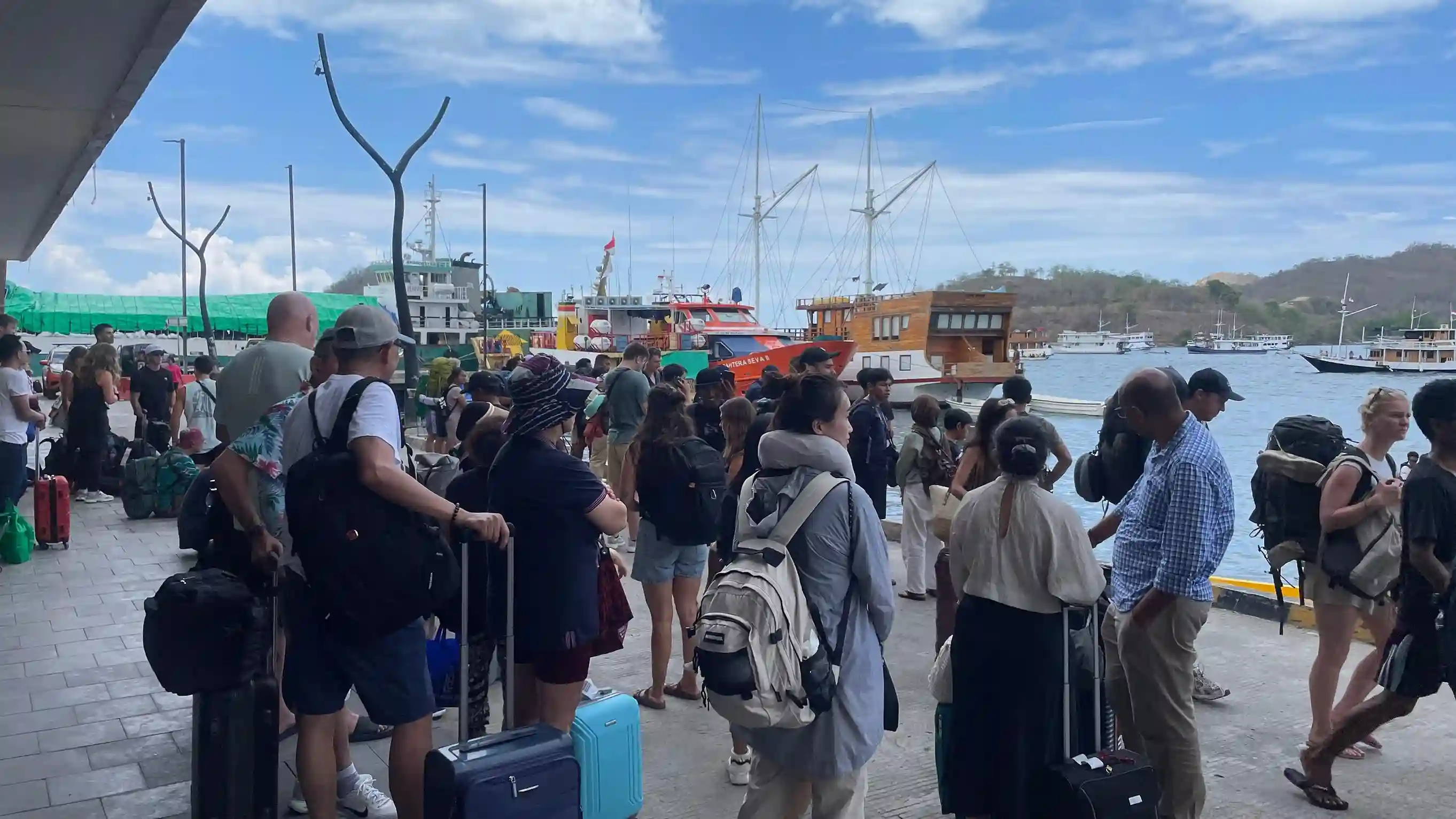 Kelangkaan BBM di Labuan Bajo | Pelabuhan Labuan Bajo | Labuan Bajo Tour | IndonesiaJuara Trip