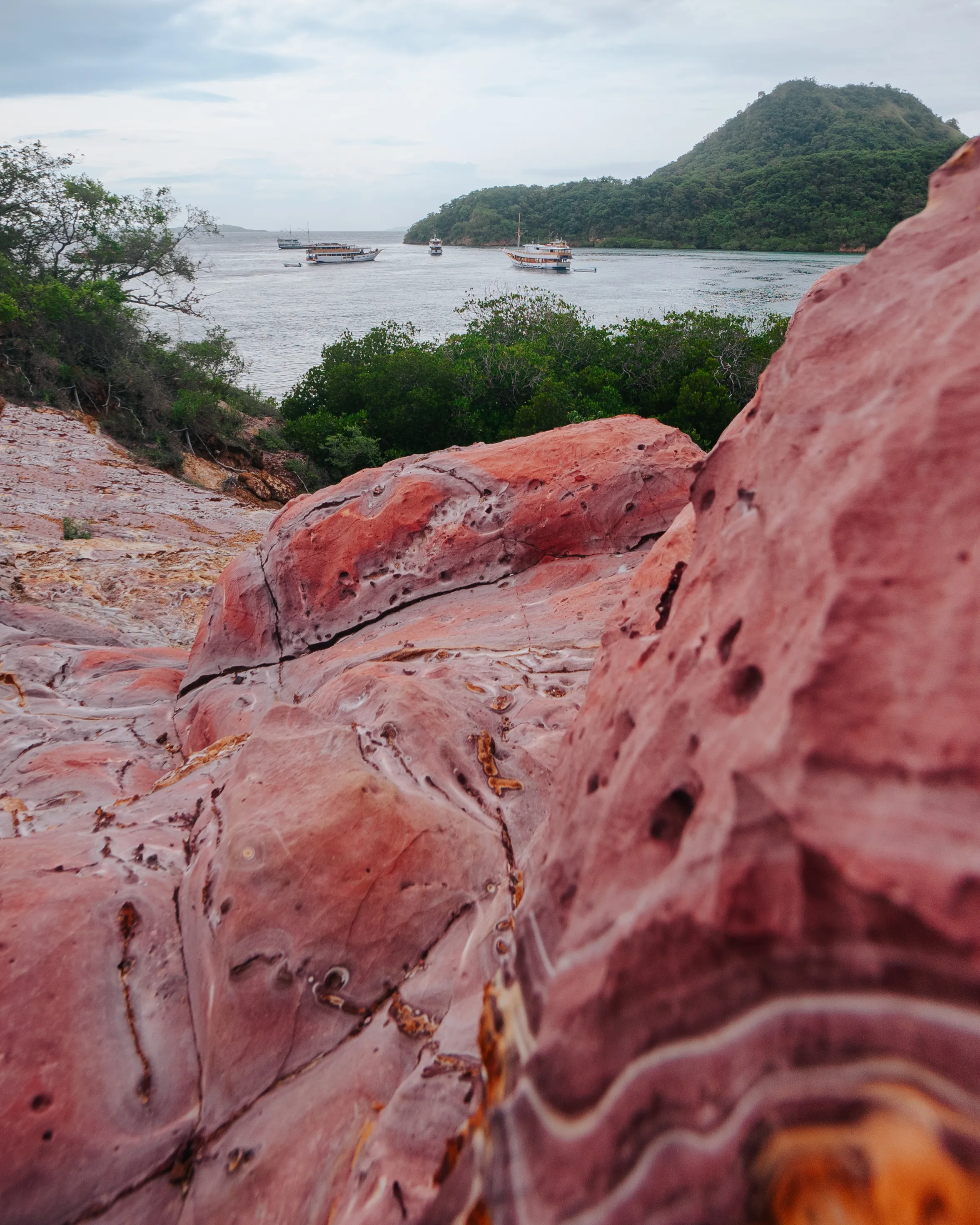 Strawberry Rocks | Tour Helikopter Labuan Bajo | IndonesiaJuara Trip