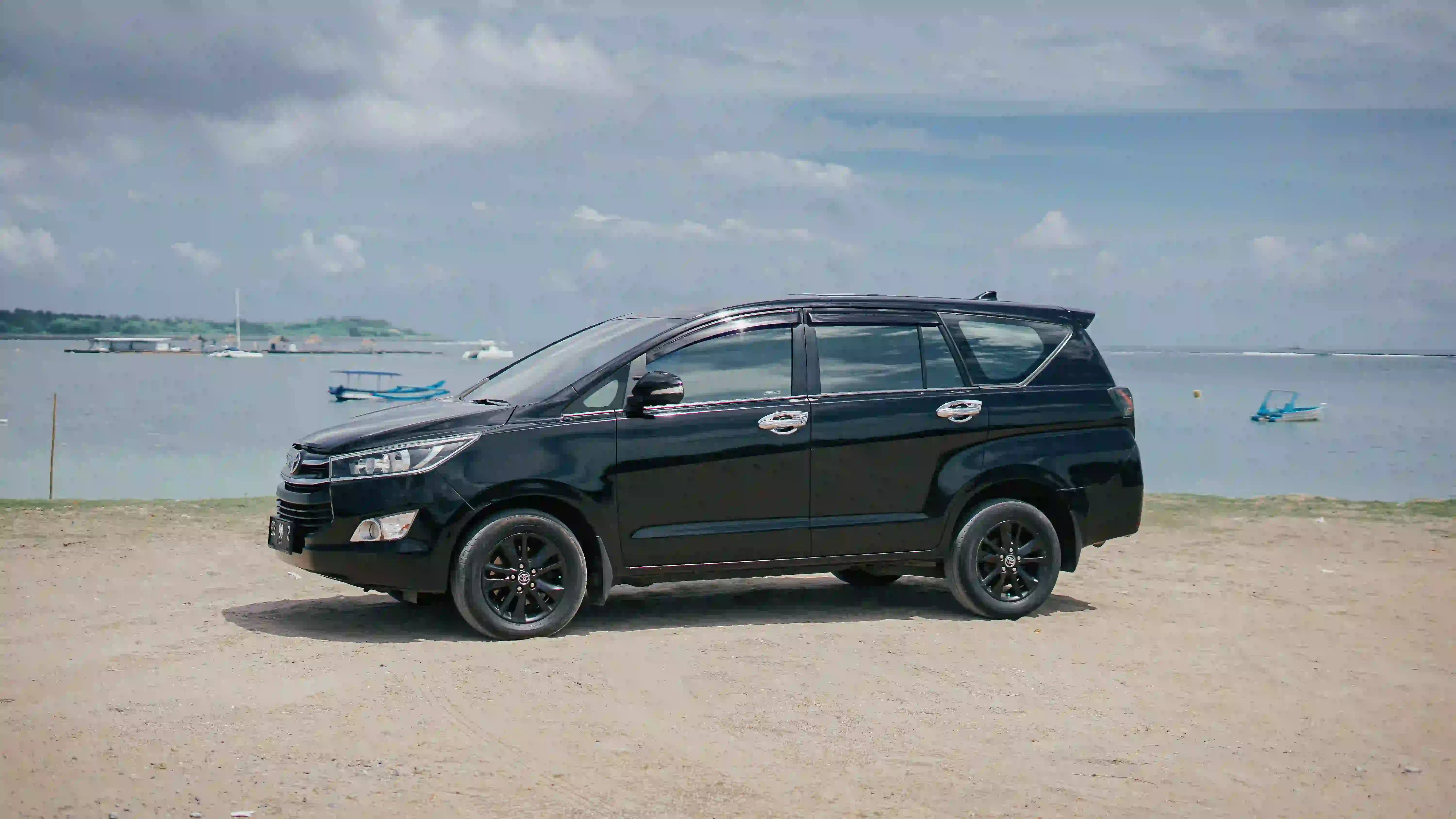 Sewa Toyota Innova Labuan Bajo