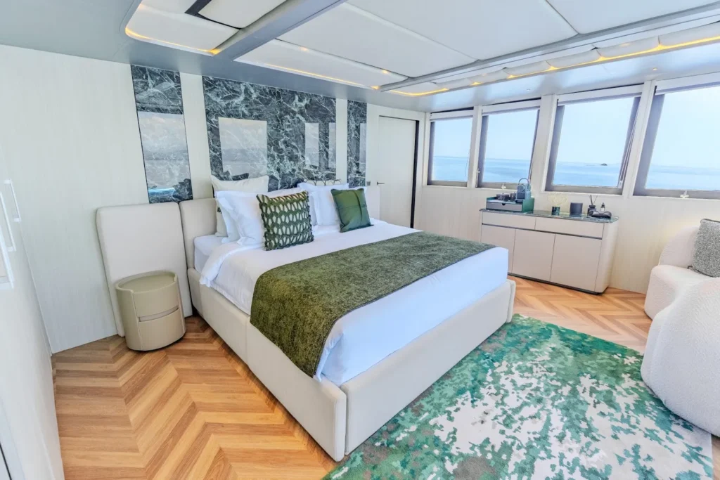 Kayra Master Suite Cabin | Kayra Phinisi Yacht | IndonesiaJuara Trip