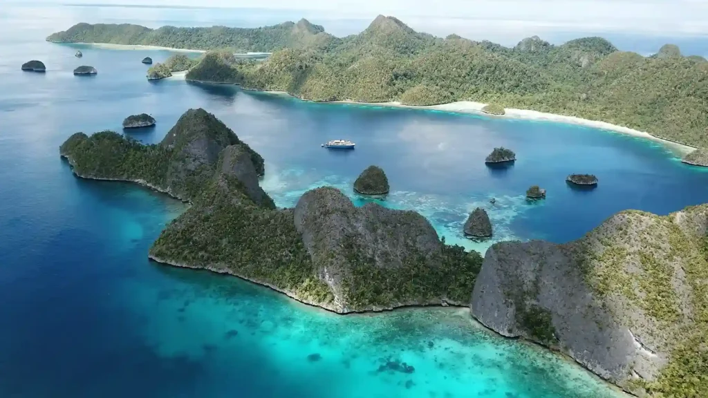 Raja Ampat | Raja Ampat Tour | IndonesiaJuara Trip
