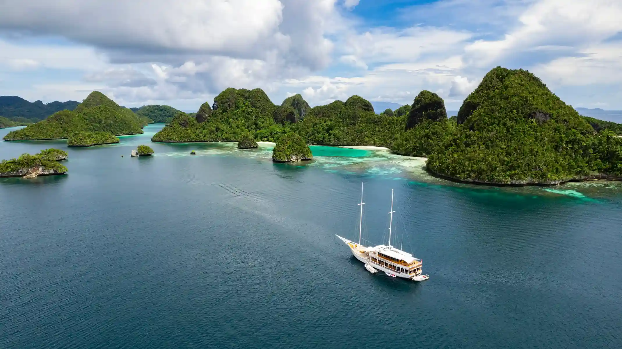 Raja Ampat Indonesia | Raja Ampat Tour | IndonesiaJuara Trip