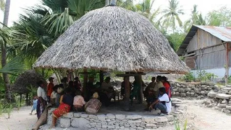 Rumah Adat Lopo (Source: kompasiana)