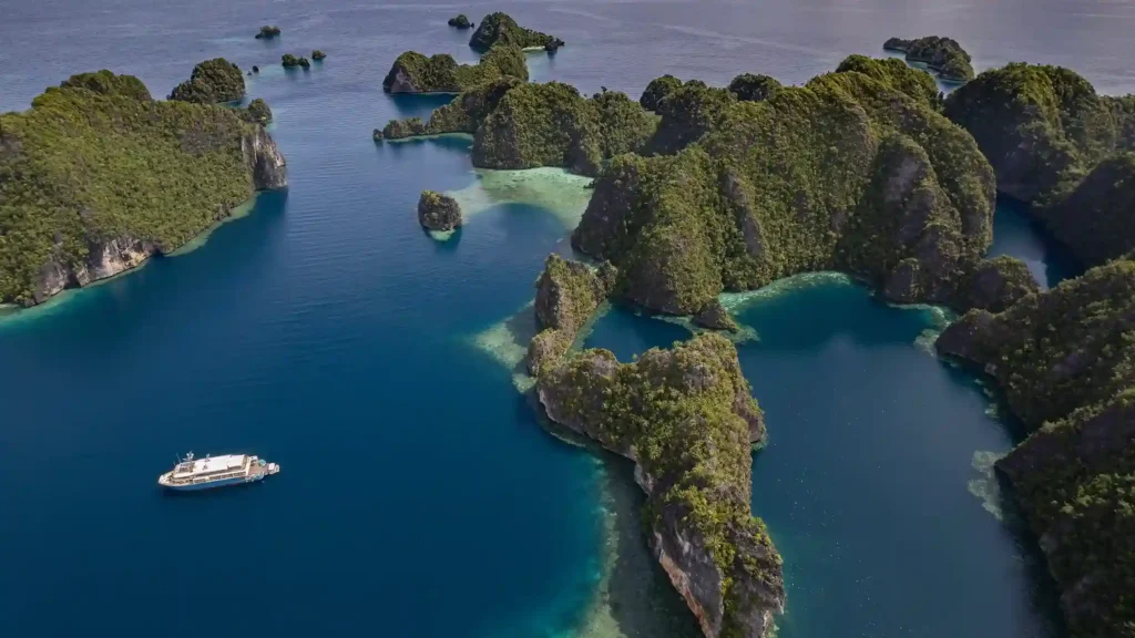 Island Hopping Raja Ampat | Raja Ampat Tour | IndonesiaJuara Trip