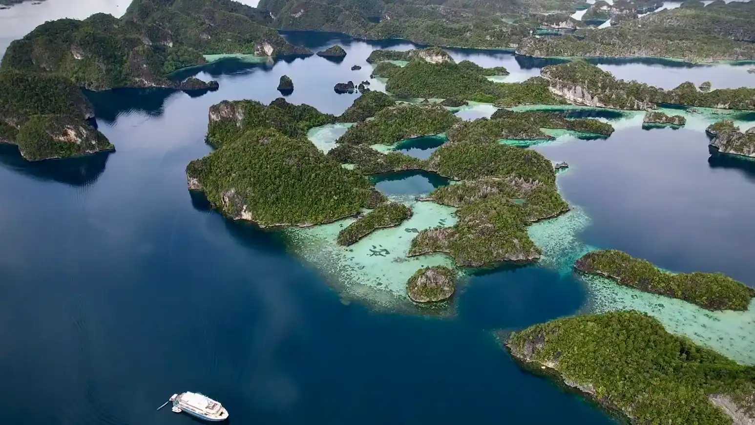 Raja Ampat | Raja Ampat Tour | IndonesiaJuara Trip