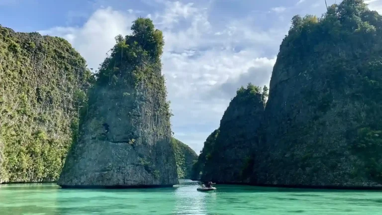 Cara ke Raja Ampat dari Jakarta: Cek Info Lengkapnya Di Sini!