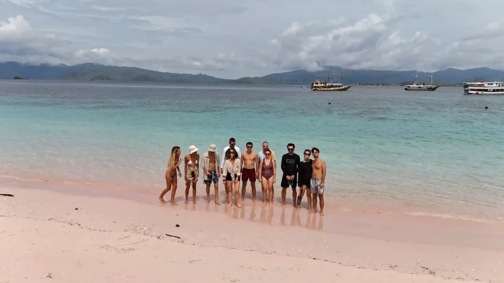 Pink Beach Labuan Bajo | Labuan Bajo Tour | IndonesiaJuara Trip