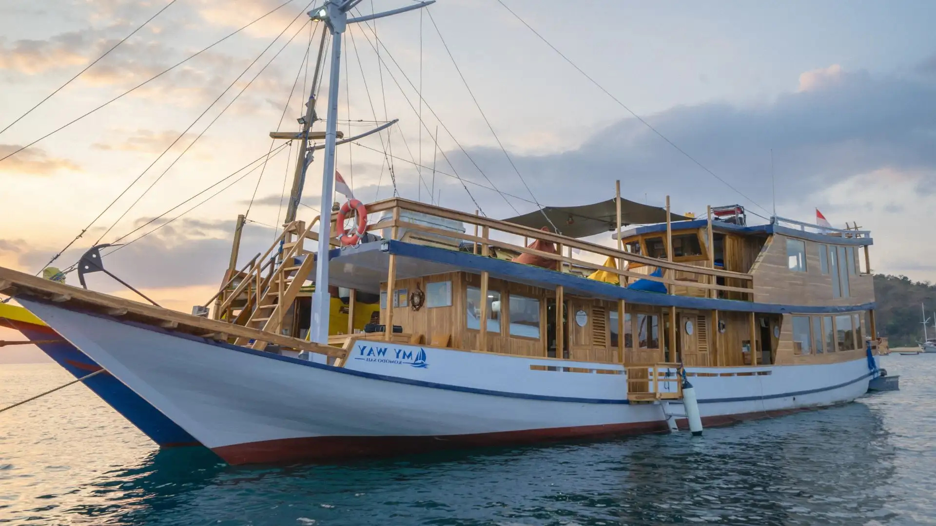 Sewa Kapal My Way Phinisi | My Way Phinisi Exterior | Indonesia Juara Trip