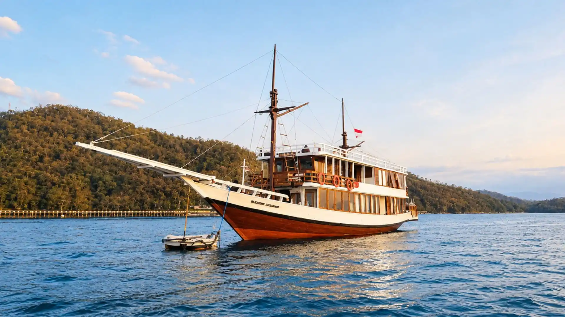 Sewa Kapal Blessing Phinisi | Indonesia Juar aTrip